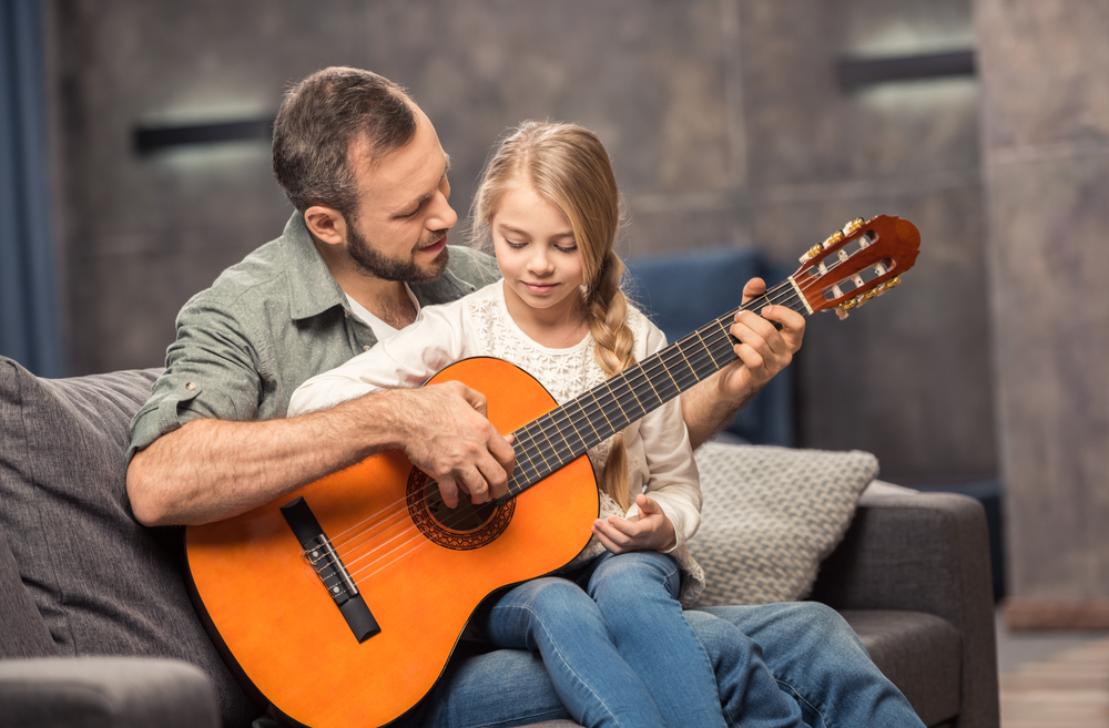 How To Choose The Right Size Acoustic Guitar For Your Child, Guitar Time with Ben beginning acoustic guitar lessons course